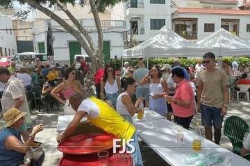 Lomo Magullo celebra el Día del Vecino en plena ola de calor/Francisco Javier Santana.